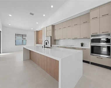 14687 Lillian Circle - Photo Thumbnail 5