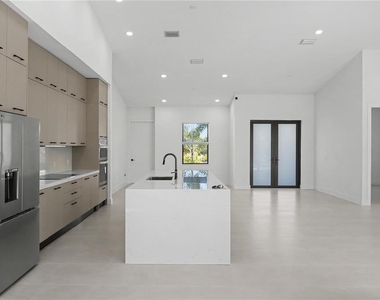 14687 Lillian Circle - Photo Thumbnail 4