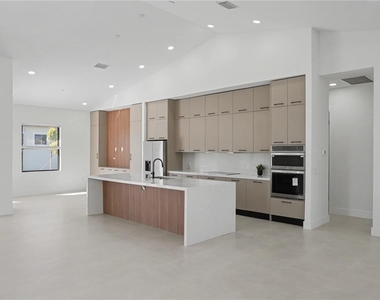 14687 Lillian Circle - Photo Thumbnail 2