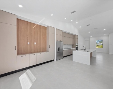 14687 Lillian Circle - Photo Thumbnail 9