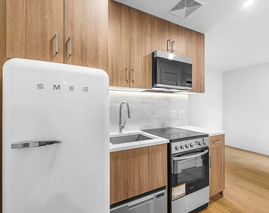  West 15th Street - Photo Thumbnail 3
