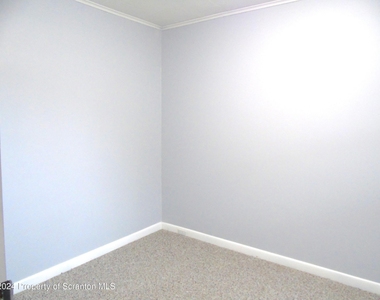 112 E Elm Street - Photo Thumbnail 9