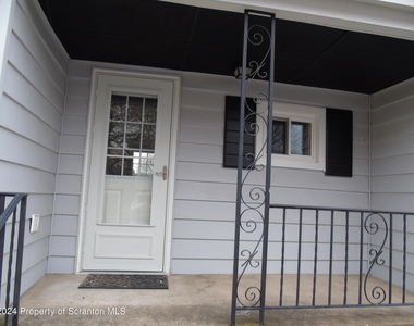 112 E Elm Street - Photo Thumbnail 14