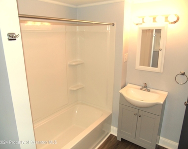 112 E Elm Street - Photo Thumbnail 8