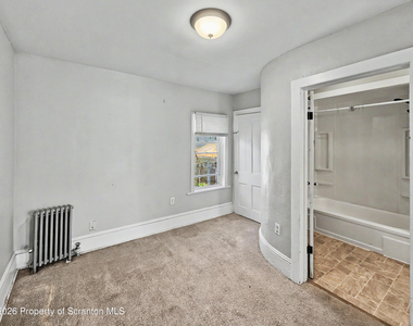 1019 N Irving Avenue - Photo Thumbnail 5