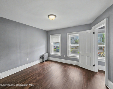1019 N Irving Avenue - Photo Thumbnail 7