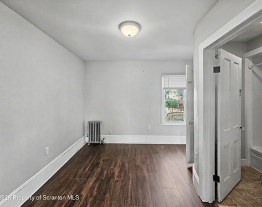 1019 N Irving Avenue - Photo Thumbnail 8