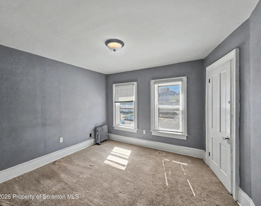 1019 N Irving Avenue - Photo Thumbnail 6
