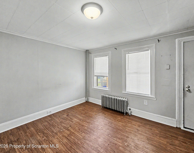 1019 N Irving Avenue - Photo Thumbnail 4