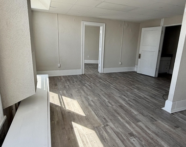 106 Delaware Avenue - Photo Thumbnail 2
