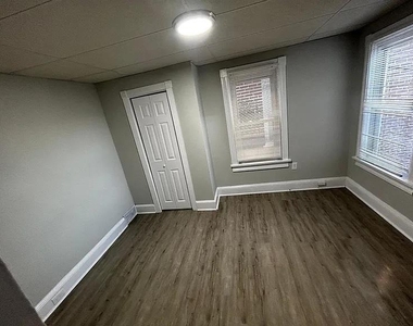 1616 Ferry Street - Photo Thumbnail 7
