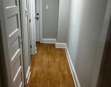 1616 Ferry Street - Photo Thumbnail 8