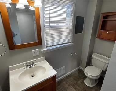 1616 Ferry Street - Photo Thumbnail 11