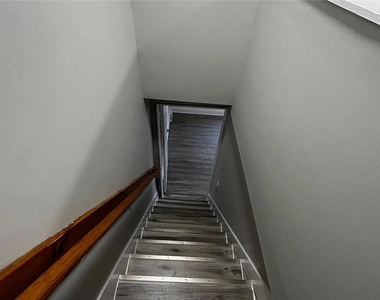 1616 Ferry Street - Photo Thumbnail 13