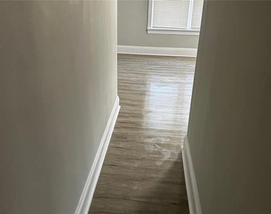 1616 Ferry Street - Photo Thumbnail 5