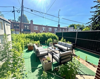 2319 East 16th Street - Photo Thumbnail 4