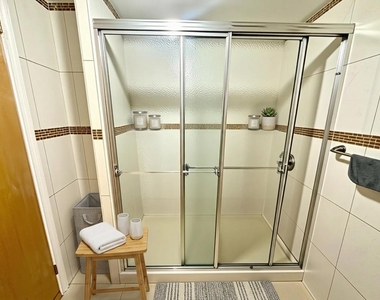 2319 East 16th Street - Photo Thumbnail 6