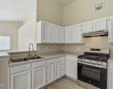 11764 Balladeer Avenue - Photo Thumbnail 10