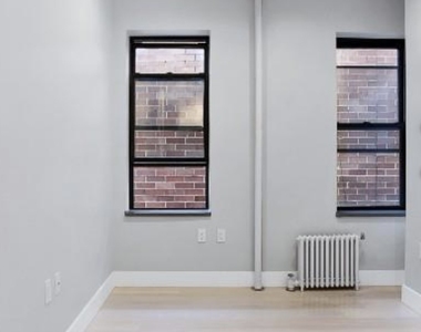 Stanton Street - Photo Thumbnail 5