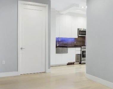 Stanton Street - Photo Thumbnail 3