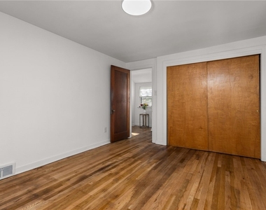 255 Gilkeson Rd - Photo Thumbnail 15