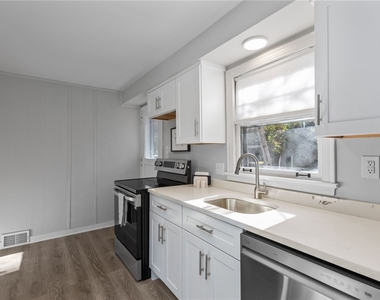 255 Gilkeson Rd - Photo Thumbnail 13