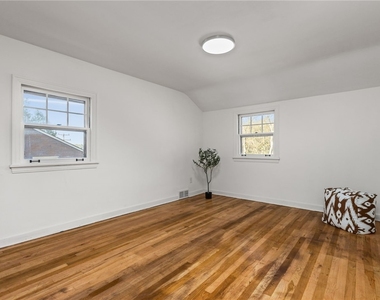 255 Gilkeson Rd - Photo Thumbnail 16