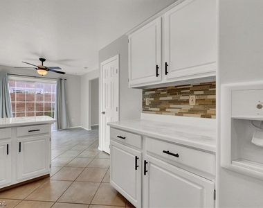 10148 Tree Bark Street - Photo Thumbnail 15