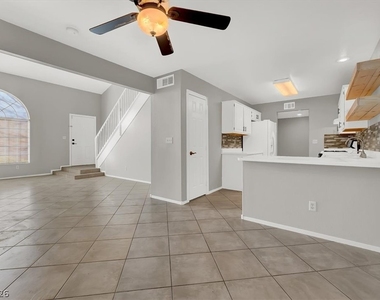 10148 Tree Bark Street - Photo Thumbnail 7