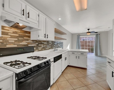 10148 Tree Bark Street - Photo Thumbnail 14