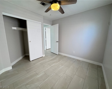 9180 Sparklewood Court - Photo Thumbnail 12