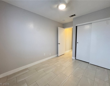 9180 Sparklewood Court - Photo Thumbnail 15