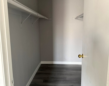 1830 N Pecos Road - Photo Thumbnail 5