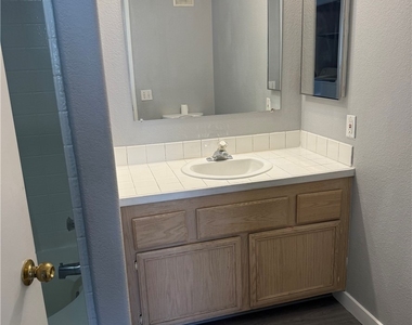 1830 N Pecos Road - Photo Thumbnail 9