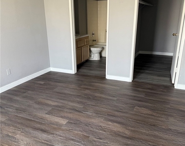 1830 N Pecos Road - Photo Thumbnail 13