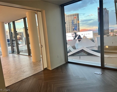 3726 Las Vegas Boulevard - Photo Thumbnail 23