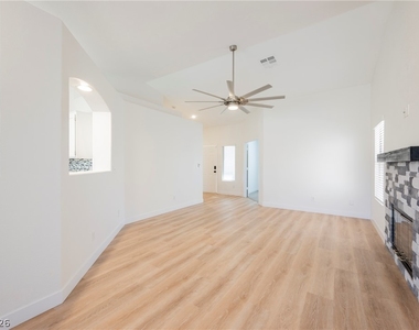 802 Airy Hill Street - Photo Thumbnail 5