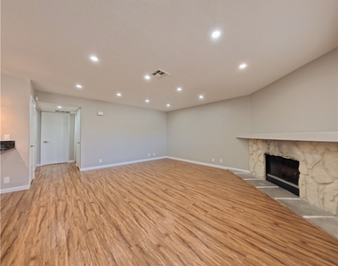 2717 Otter Creek Court - Photo Thumbnail 3