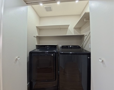 2717 Otter Creek Court - Photo Thumbnail 14