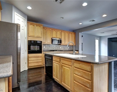 10471 Foggy Glen Avenue - Photo Thumbnail 9