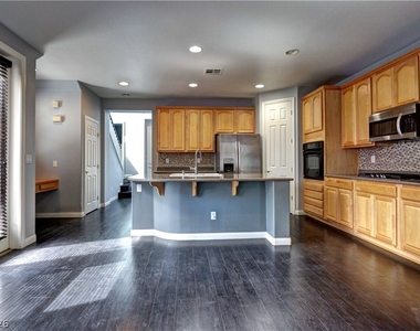 10471 Foggy Glen Avenue - Photo Thumbnail 8