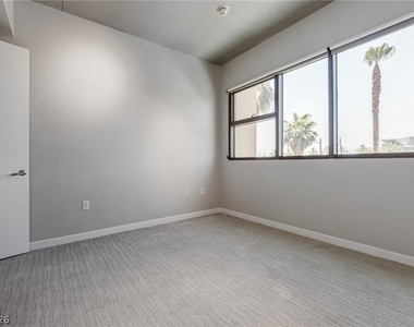 353 E Bonneville Avenue - Photo Thumbnail 14