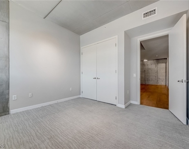 353 E Bonneville Avenue - Photo Thumbnail 13