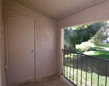 5576 W Rochelle Avenue - Photo Thumbnail 14