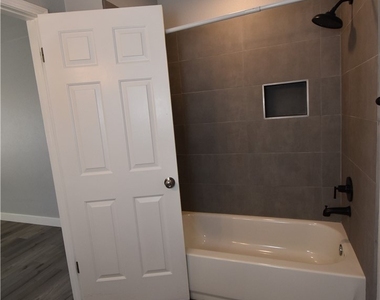 5576 W Rochelle Avenue - Photo Thumbnail 13