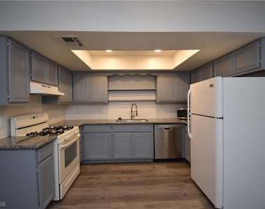 5576 W Rochelle Avenue - Photo Thumbnail 3