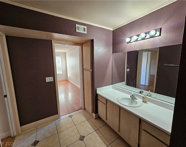 1150 N Buffalo Drive - Photo Thumbnail 9