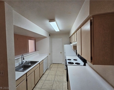 1150 N Buffalo Drive - Photo Thumbnail 3