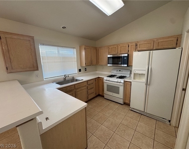3932 Marble Mountain Street - Photo Thumbnail 18