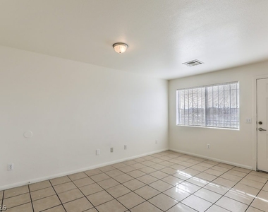3127 N Walnut Road - Photo Thumbnail 4